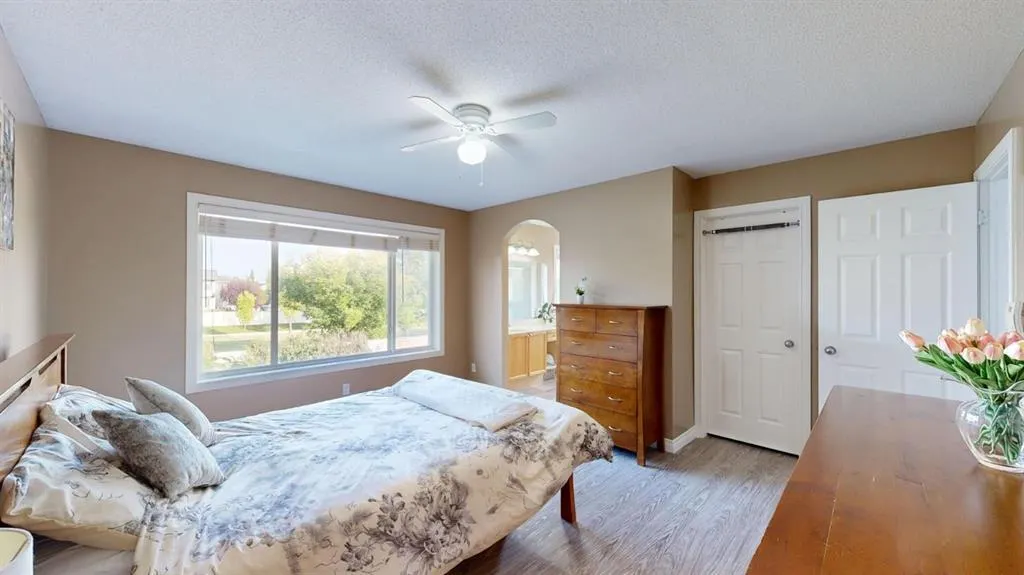70 Crystalridge Close