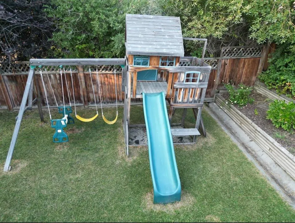 70 Crystalridge Close