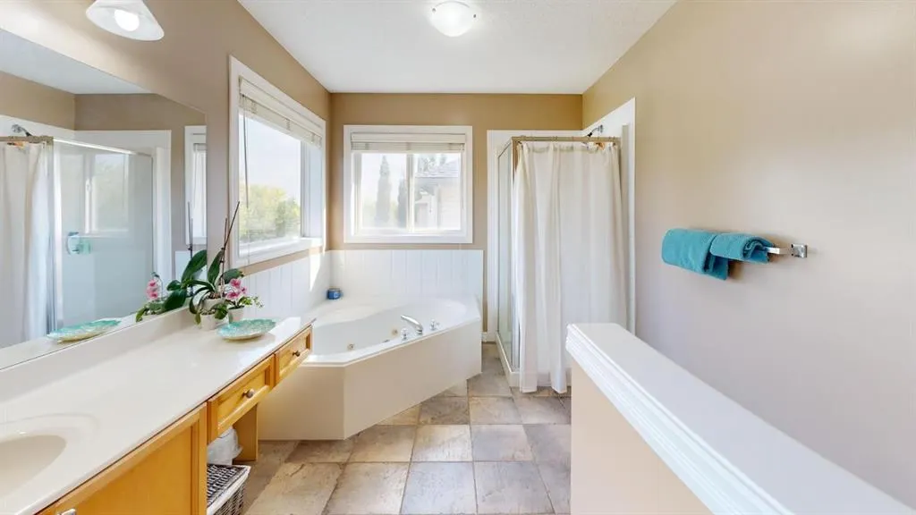 70 Crystalridge Close