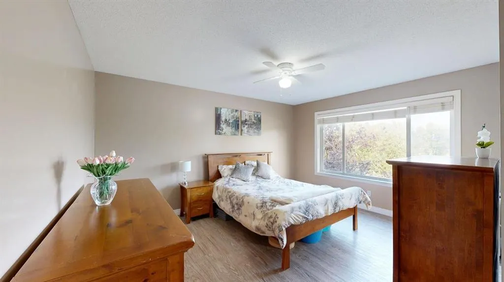 70 Crystalridge Close