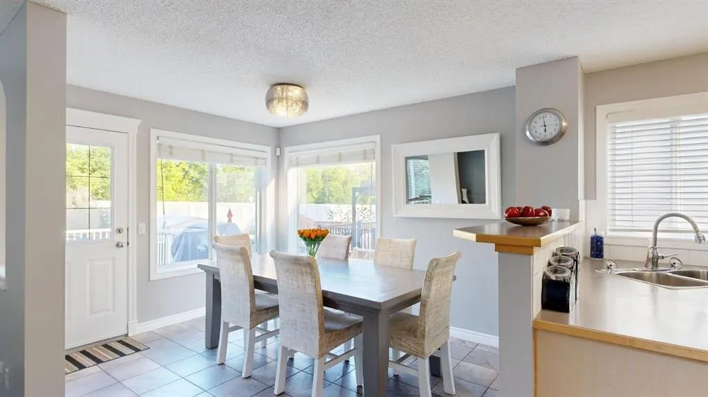 70 Crystalridge Close
