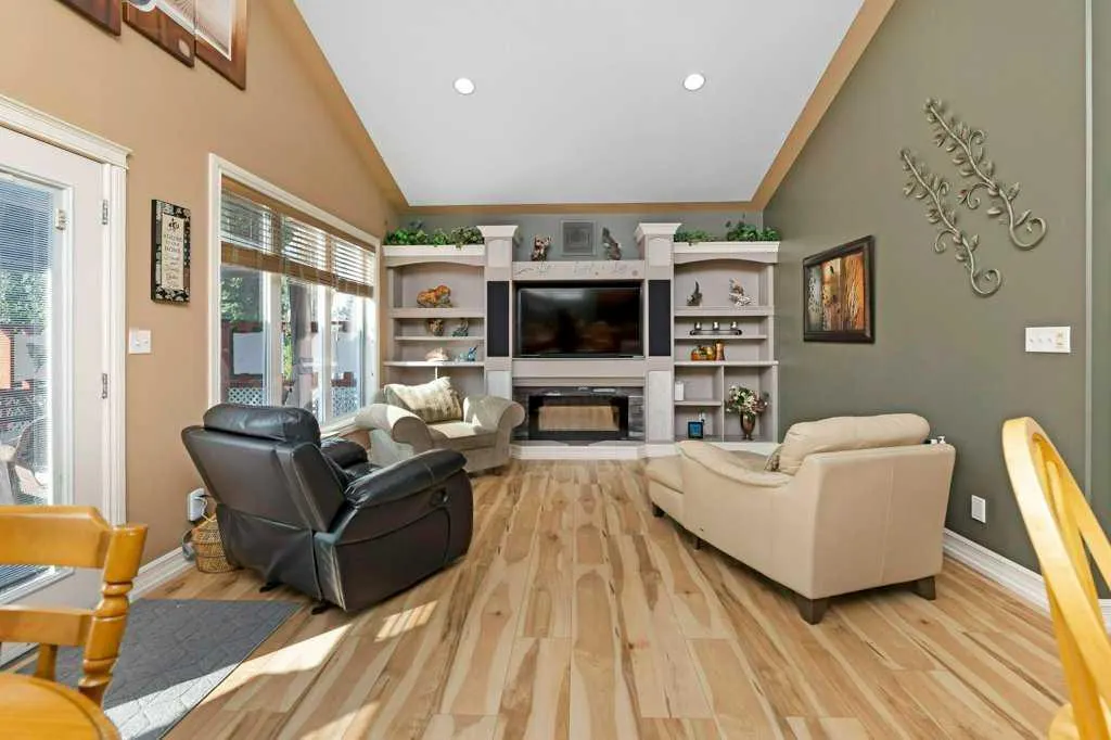 123 Oaklands Crescent