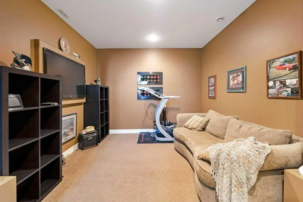 123 Oaklands Crescent