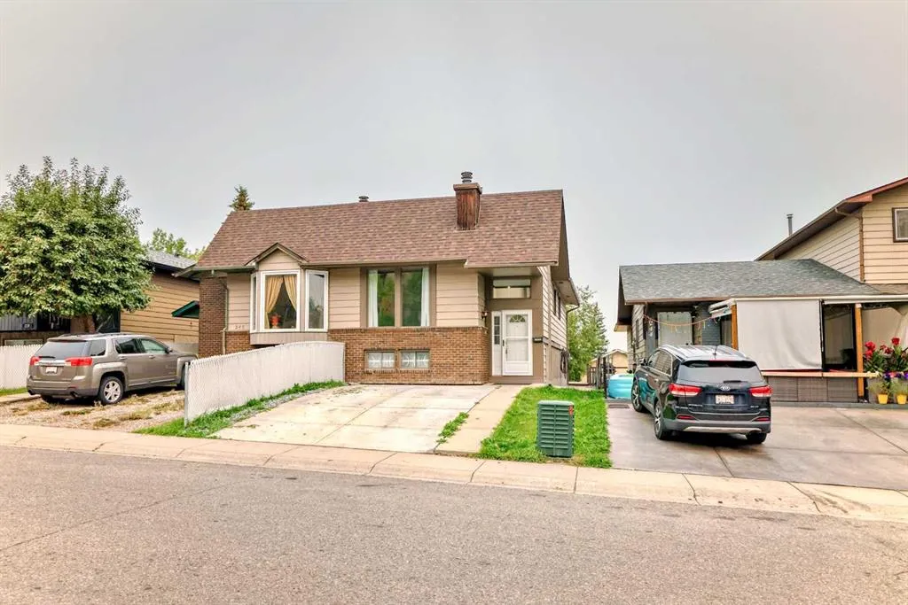 246 Berwick Drive NW