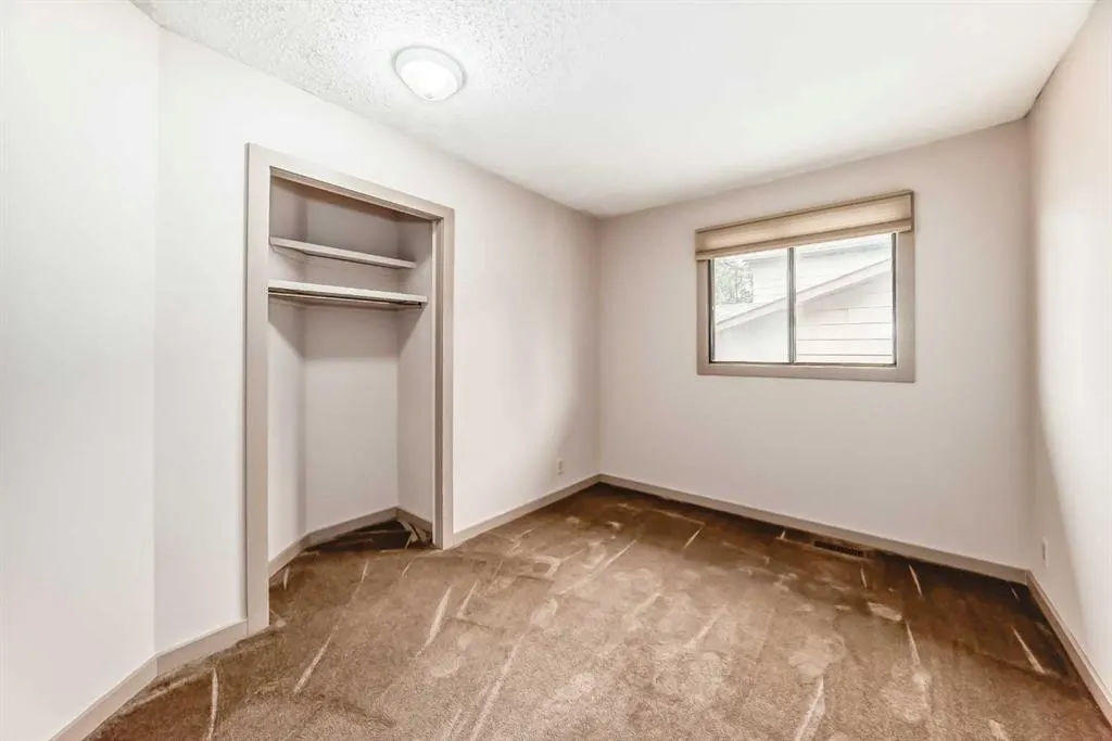 246 Berwick Drive NW