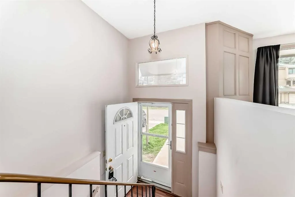 246 Berwick Drive NW