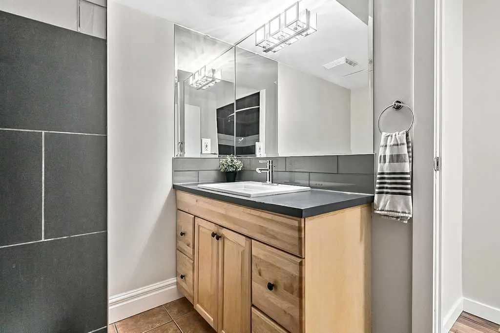 1607 26 Avenue SW, #7