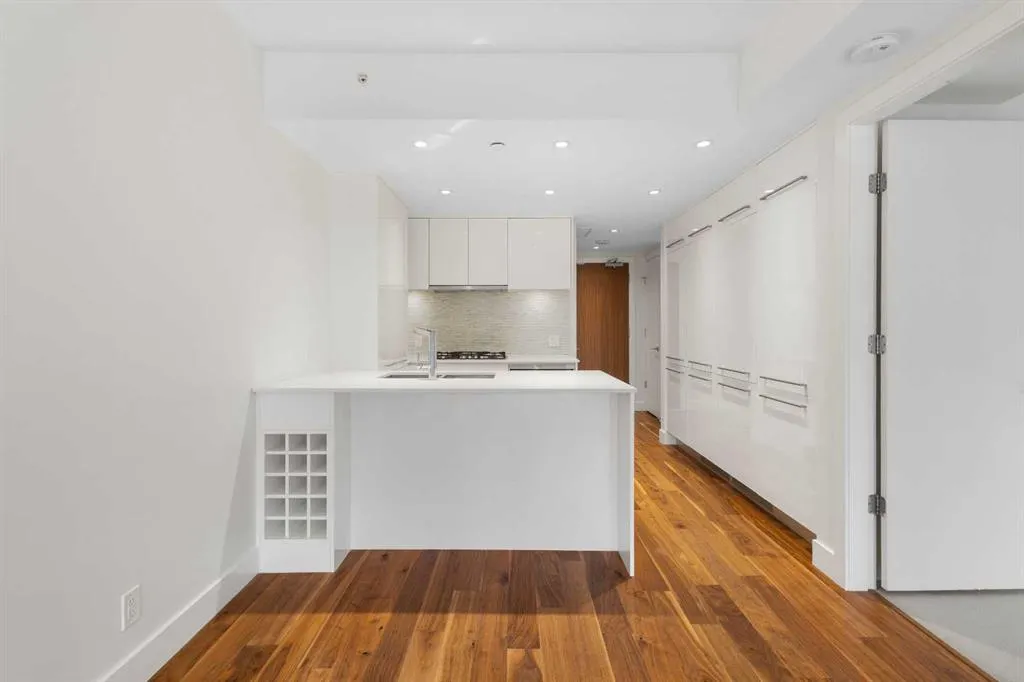 1025 5 Avenue SW, #313