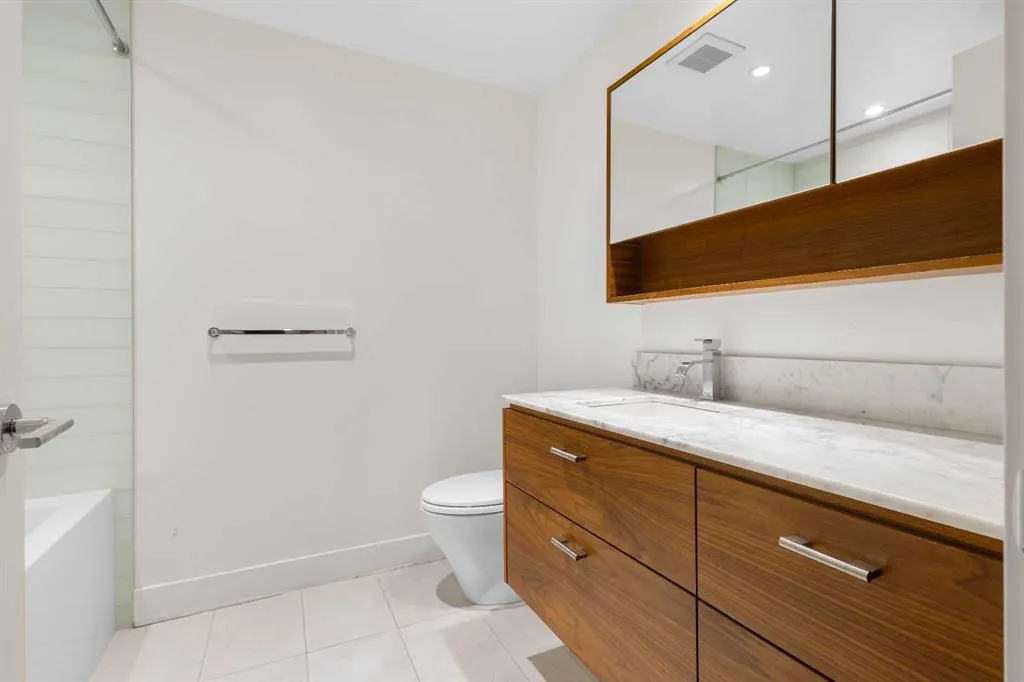 1025 5 Avenue SW, #313