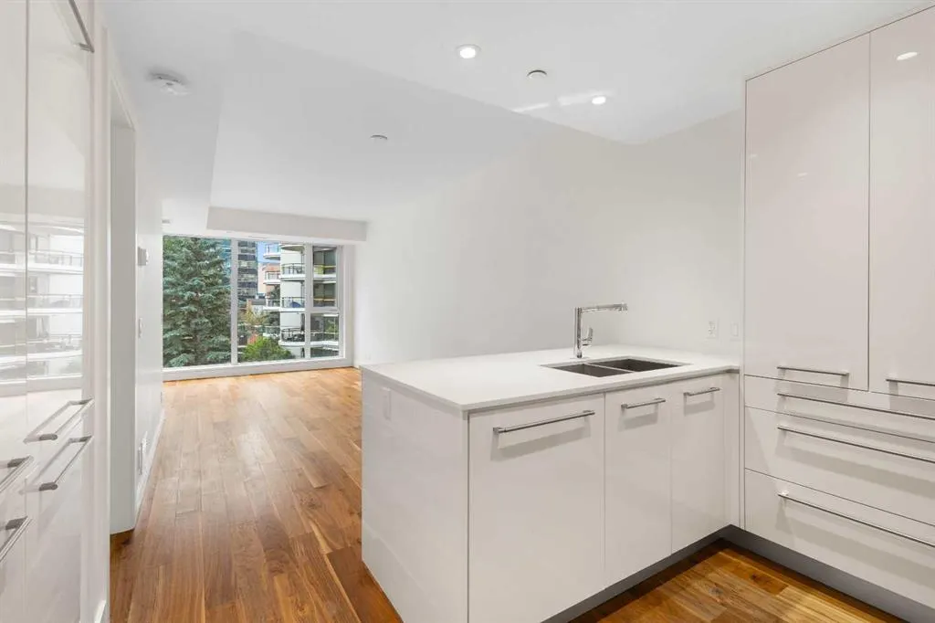 1025 5 Avenue SW, #313