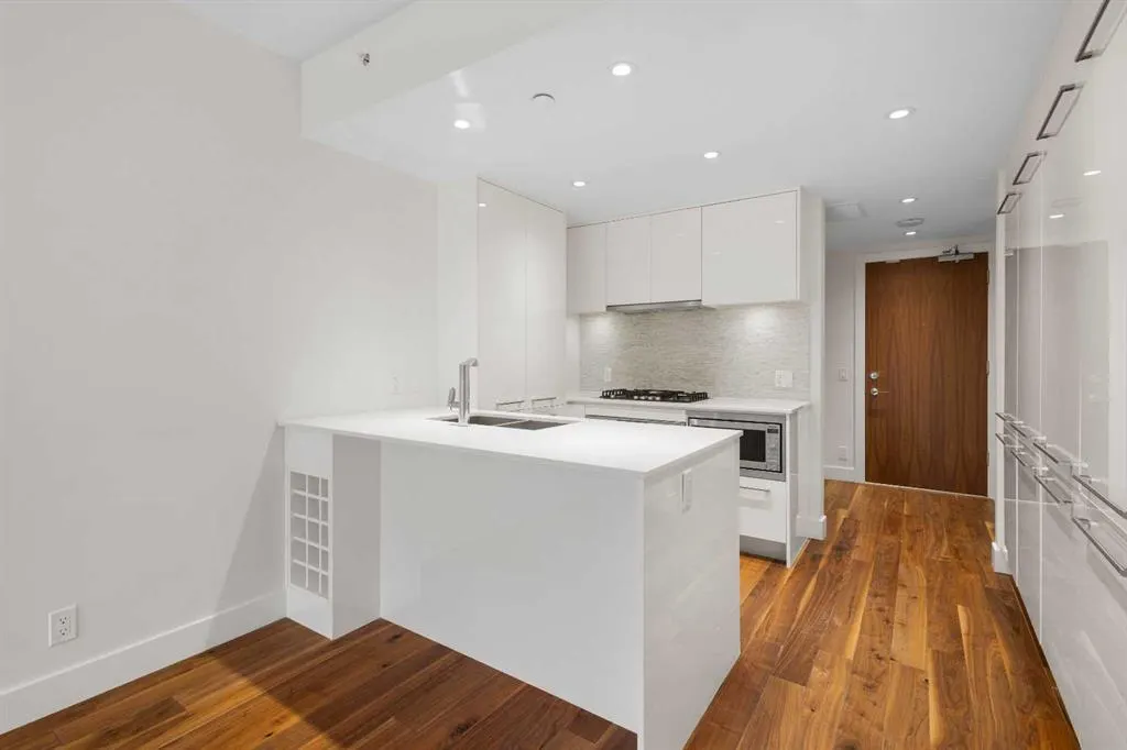 1025 5 Avenue SW, #313