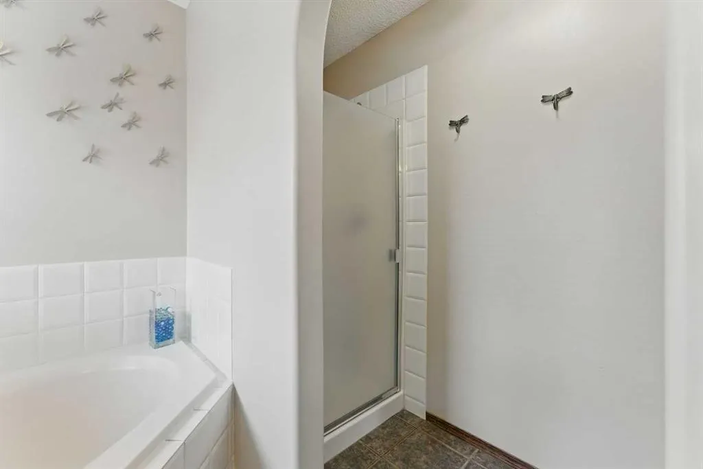 206 Coral Cove NE