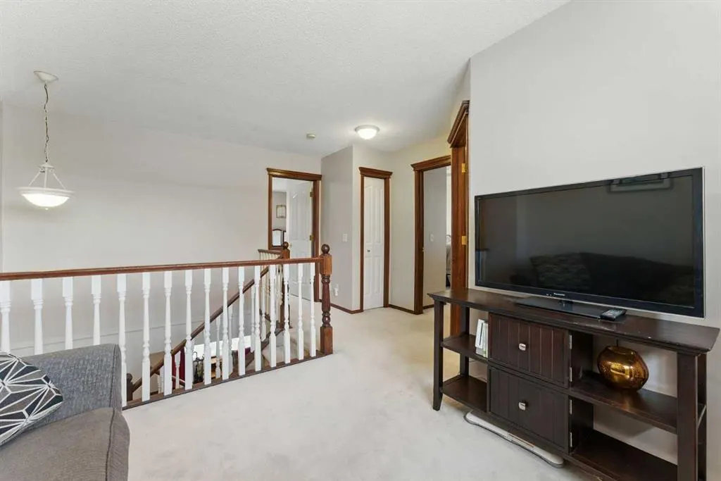 206 Coral Cove NE