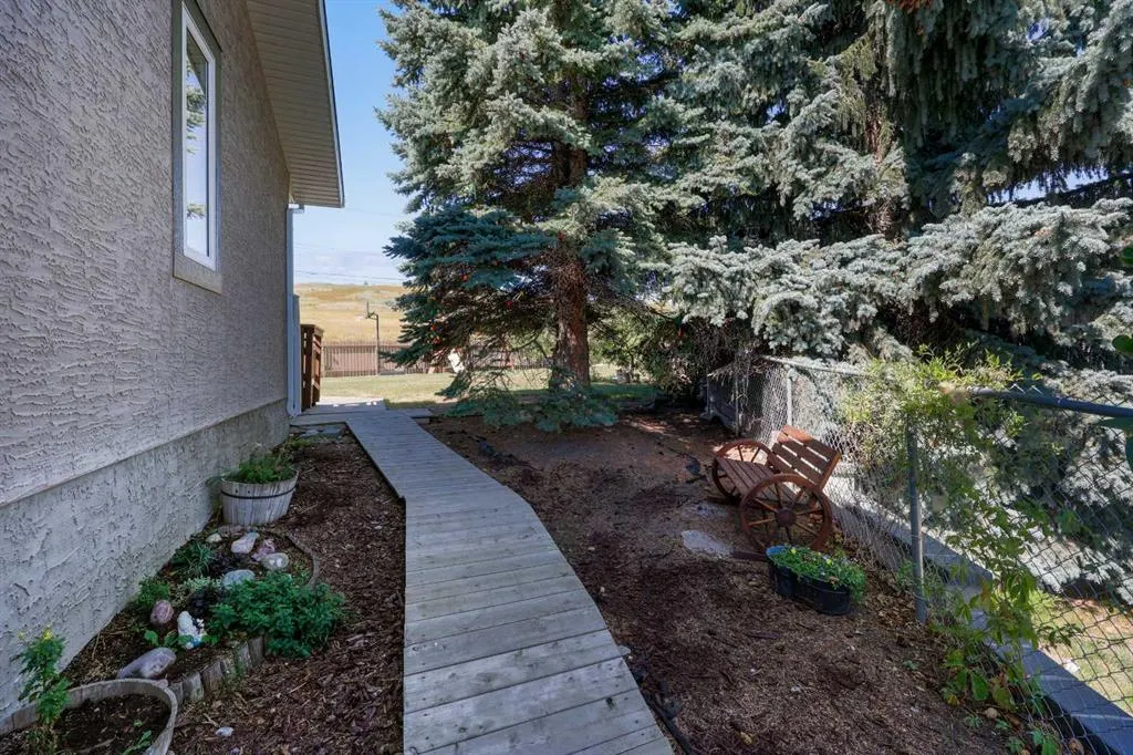 1048 Hunterdale Place NW