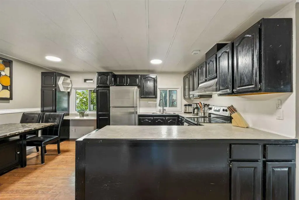 109 Sunset Way NE