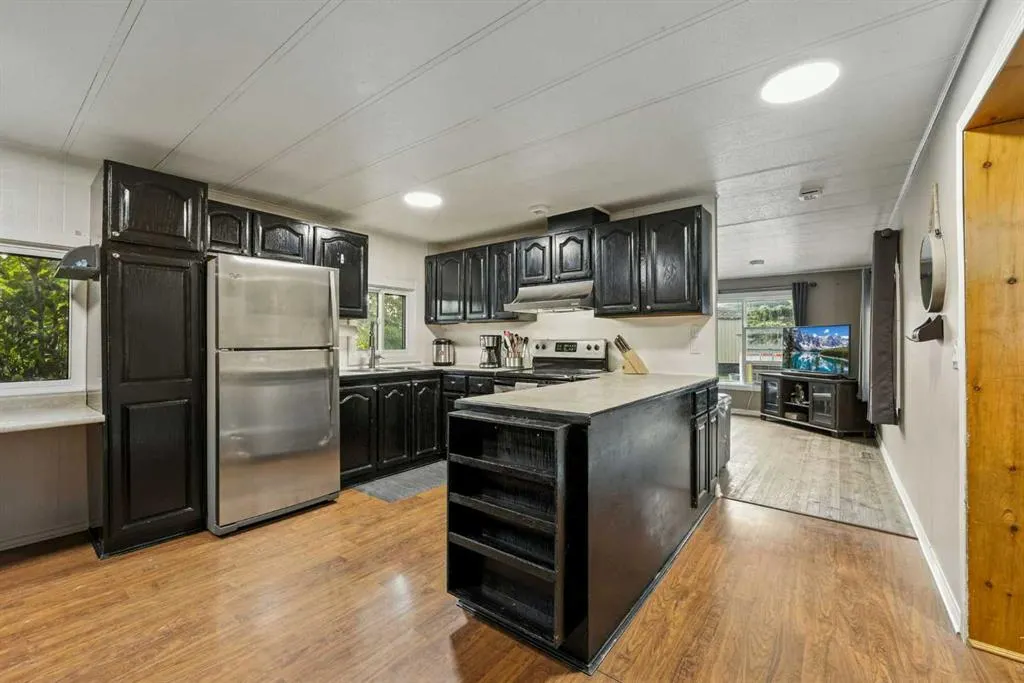 109 Sunset Way NE