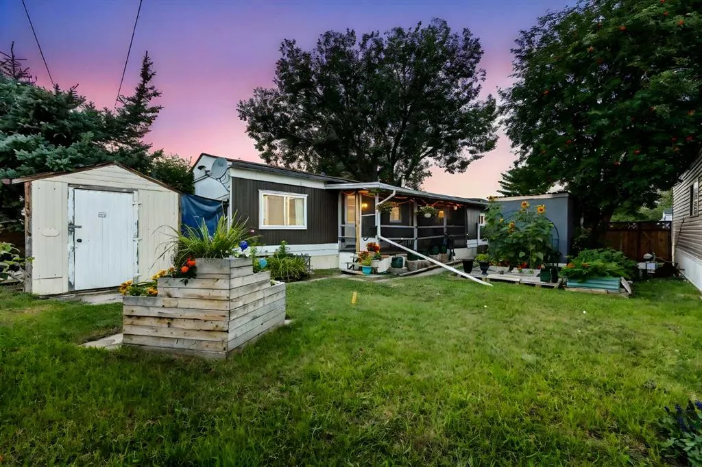 109 Sunset Way NE