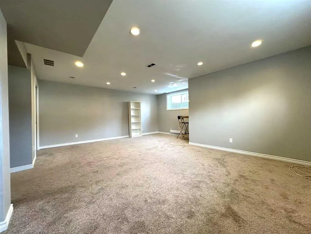 200 Royal Crest View NW
