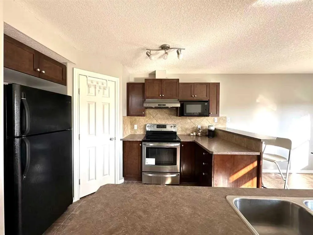 200 Royal Crest View NW