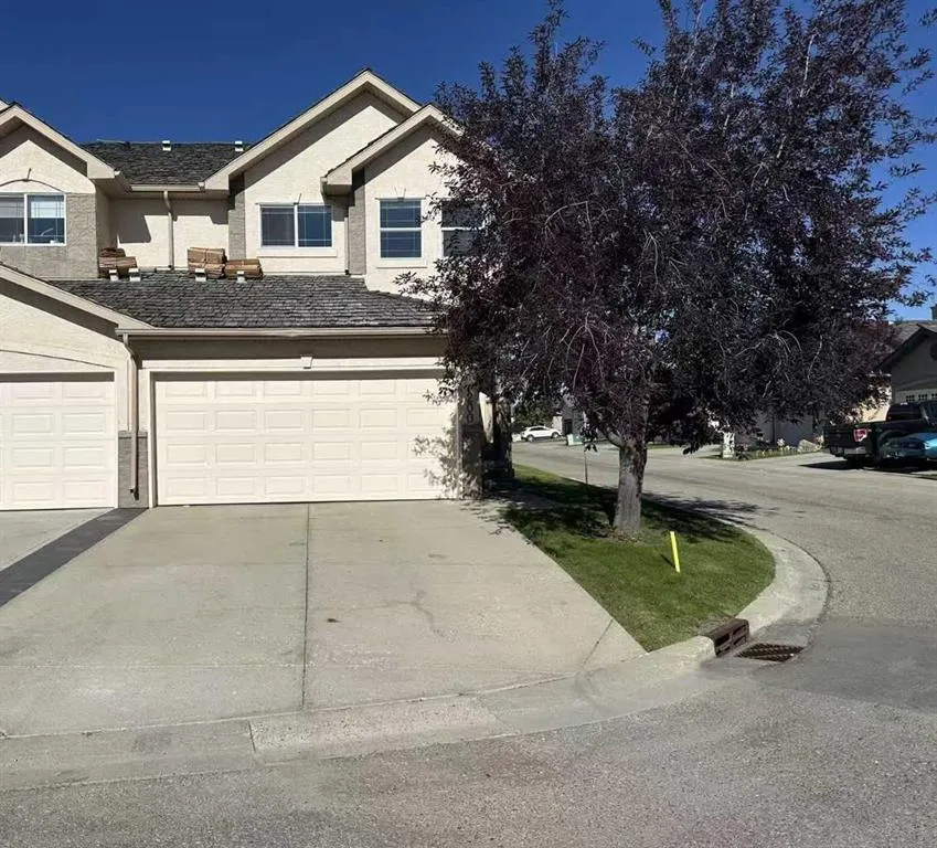 200 Royal Crest View NW