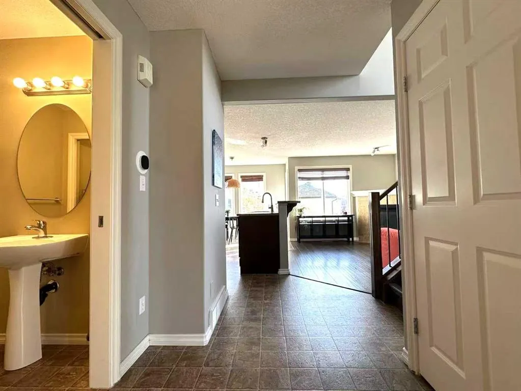 200 Royal Crest View NW