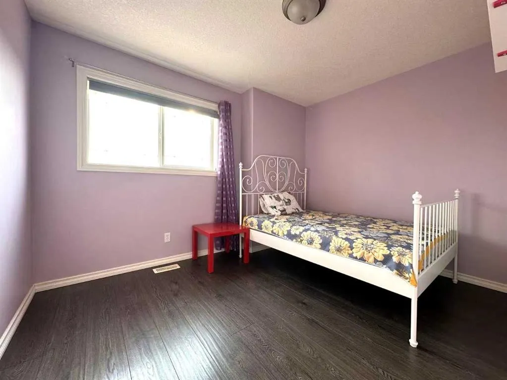 200 Royal Crest View NW