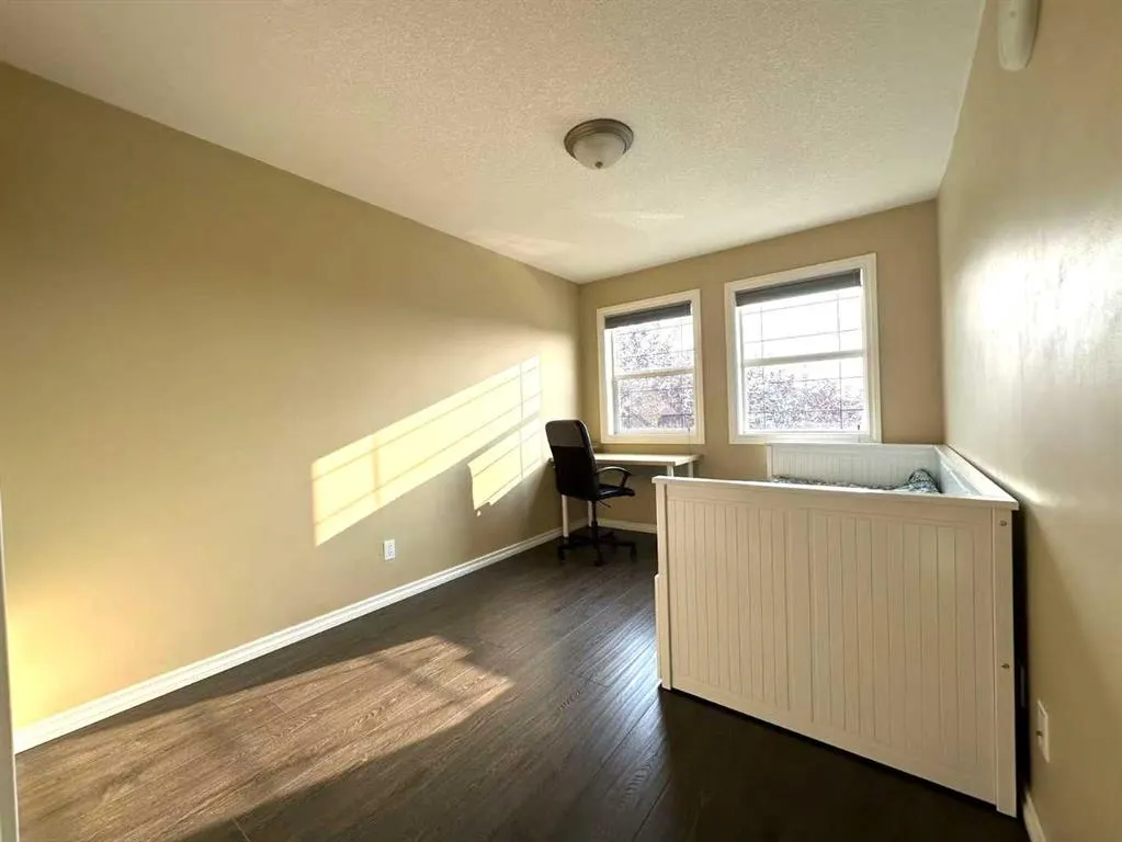 200 Royal Crest View NW