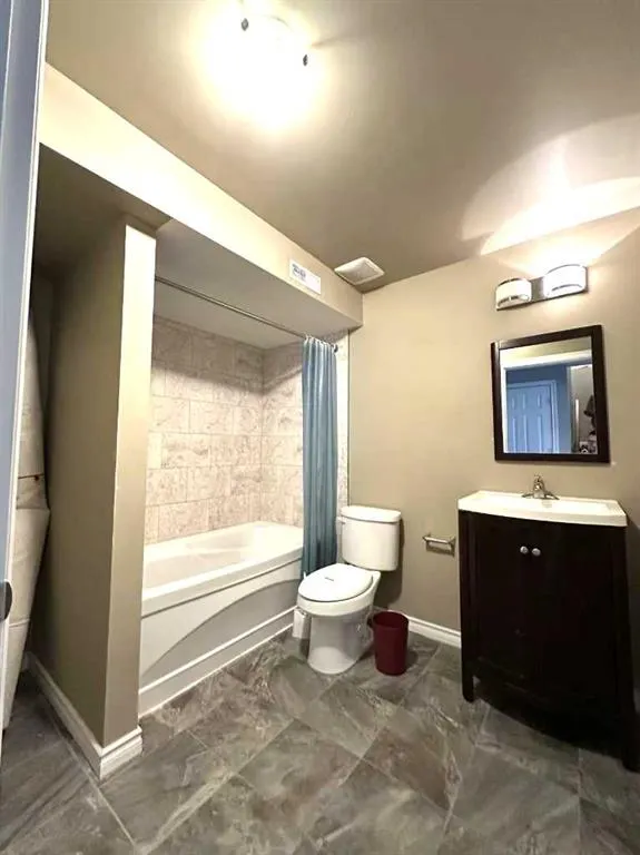200 Royal Crest View NW