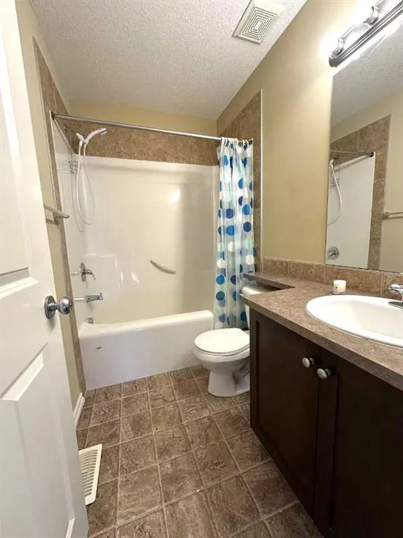 200 Royal Crest View NW