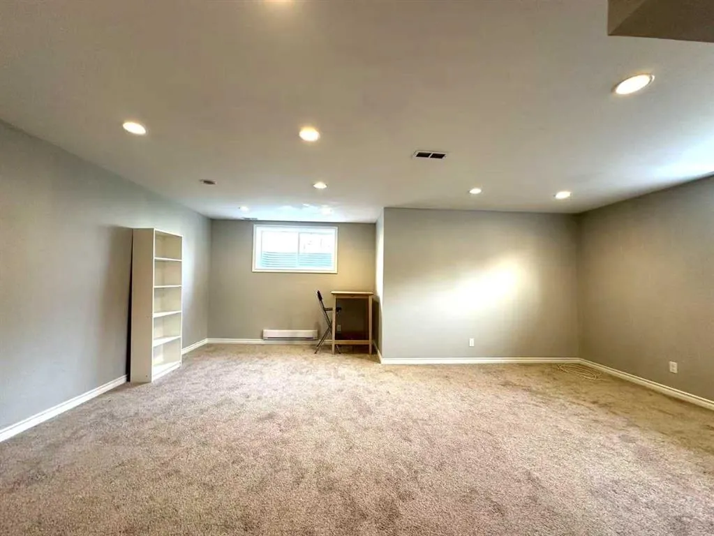 200 Royal Crest View NW