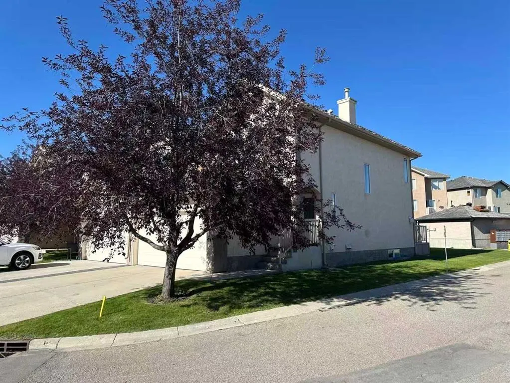 200 Royal Crest View NW