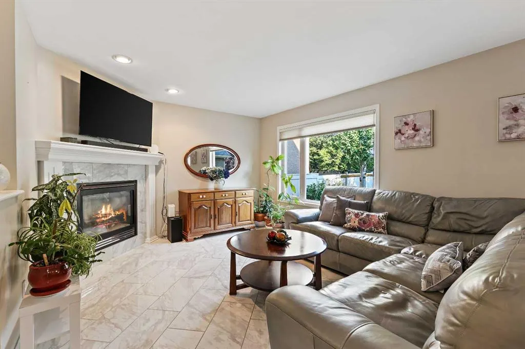 125 Everwillow Close SW
