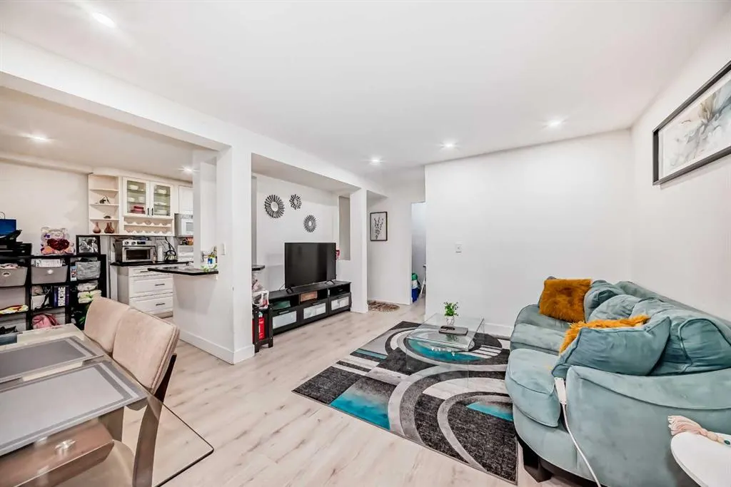 1113 37 Street SW, #101