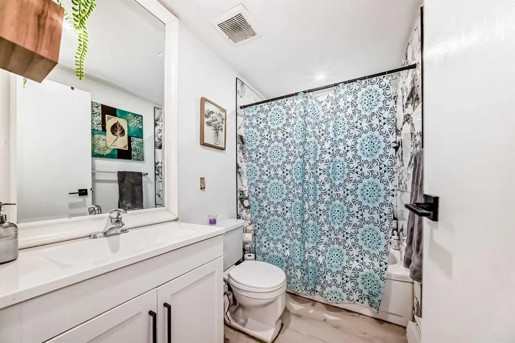 1113 37 Street SW, #101