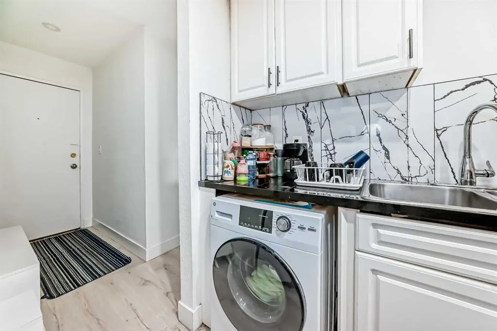 1113 37 Street SW, #101