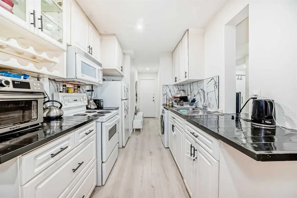 1113 37 Street SW, #101