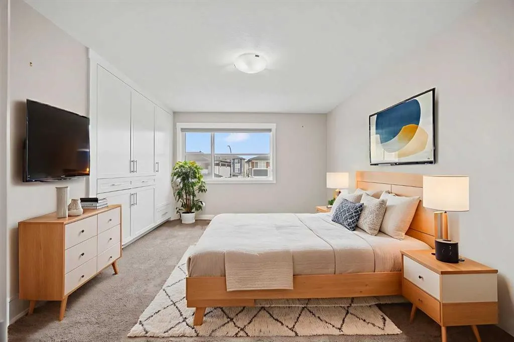66 Skyview Parade NE