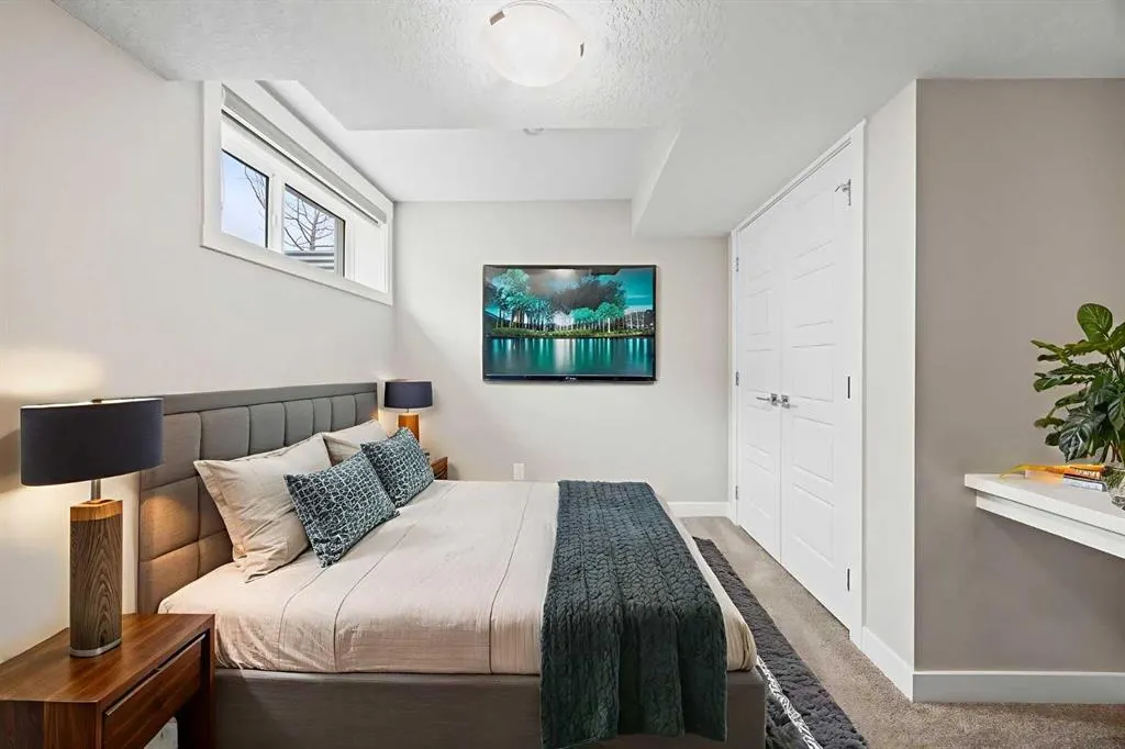 66 Skyview Parade NE
