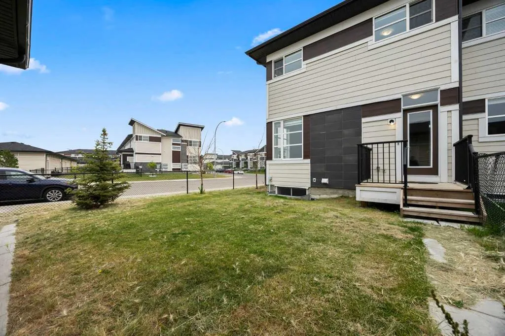 66 Skyview Parade NE