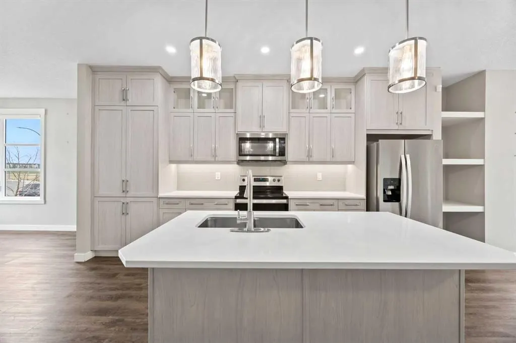 66 Skyview Parade NE