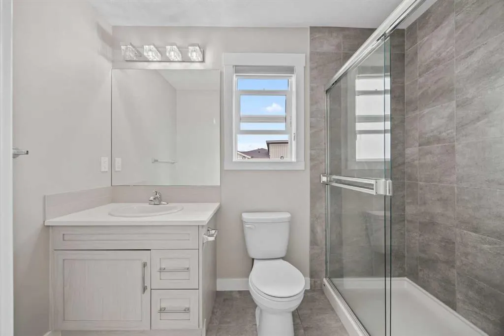66 Skyview Parade NE