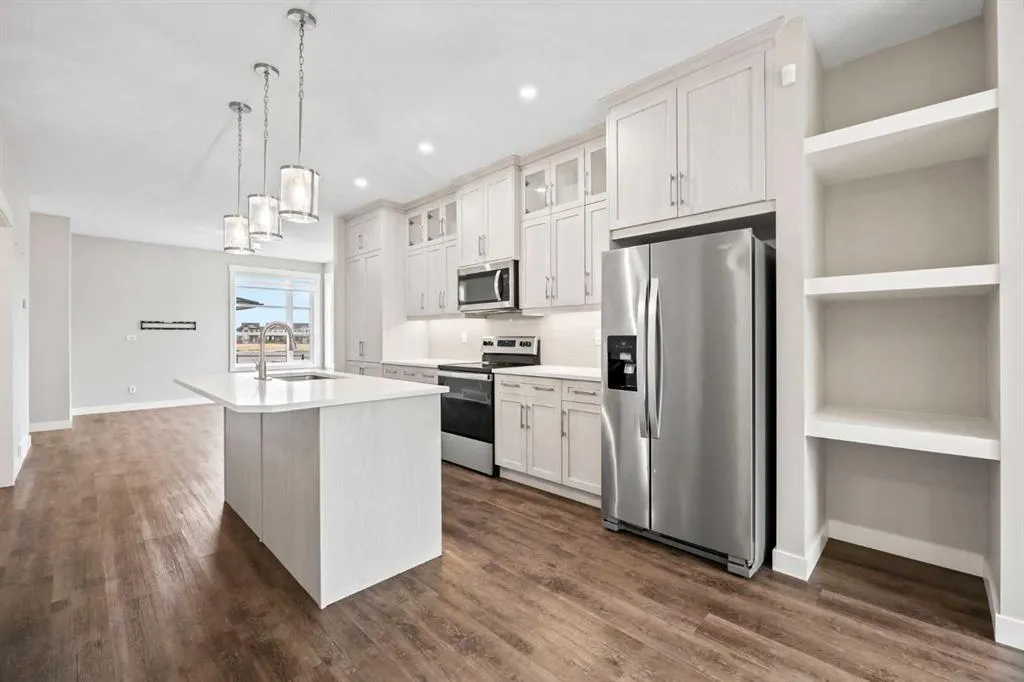 66 Skyview Parade NE