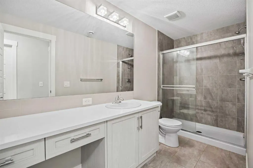 66 Skyview Parade NE