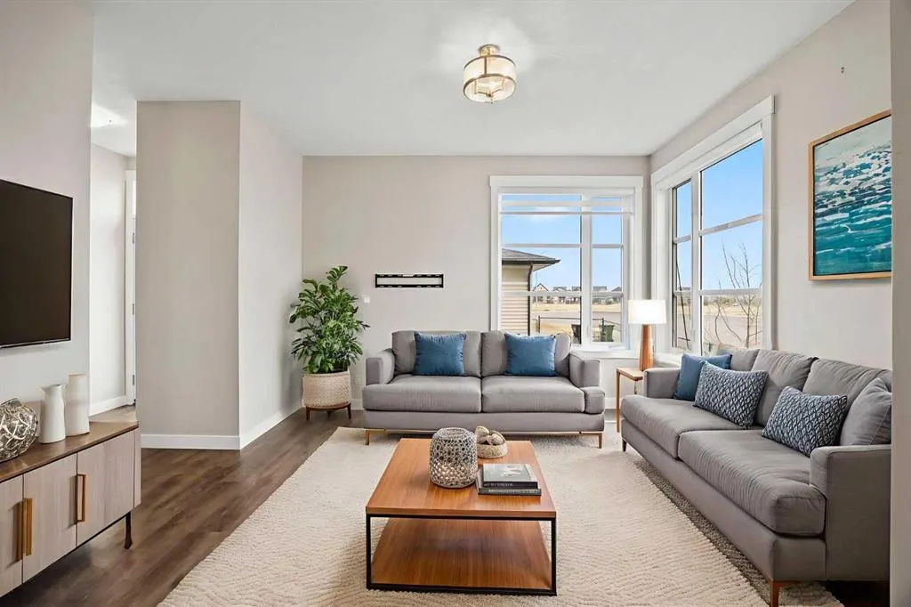 66 Skyview Parade NE