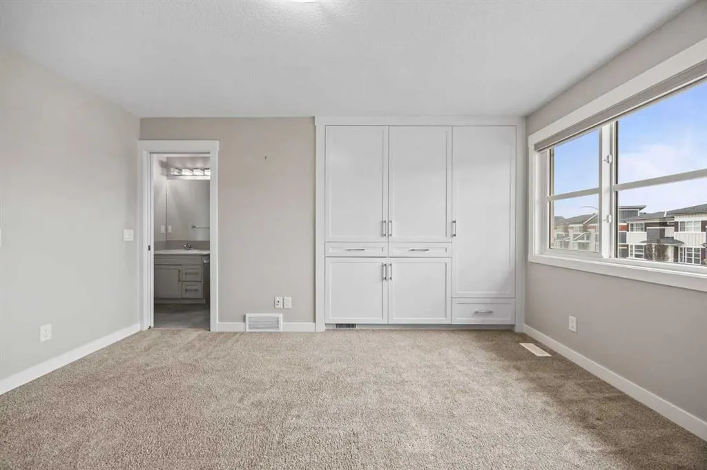 66 Skyview Parade NE