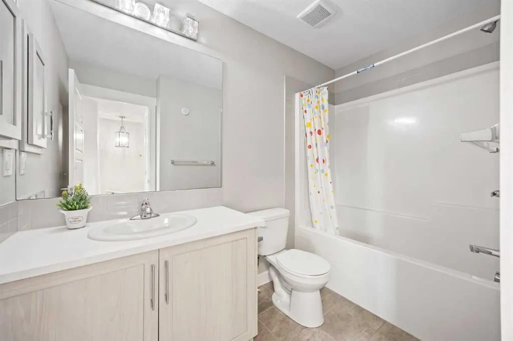 66 Skyview Parade NE