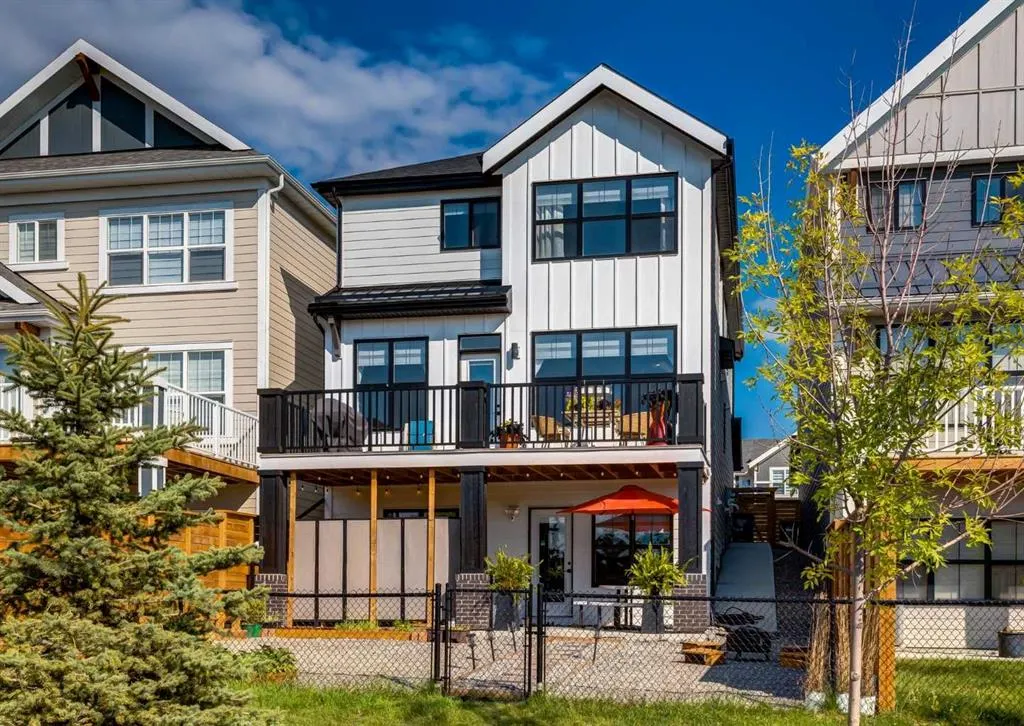 163 Arbour Lake Rise NW