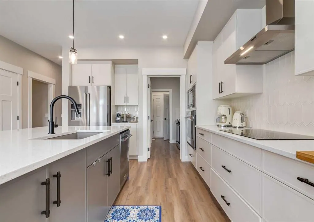 163 Arbour Lake Rise NW