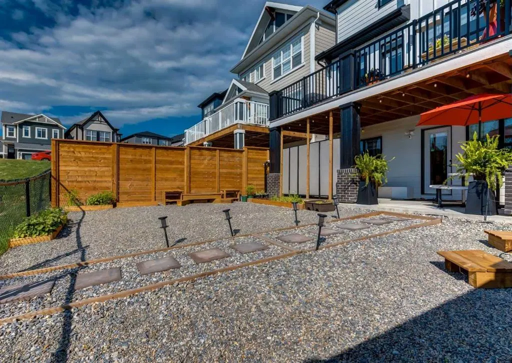 163 Arbour Lake Rise NW