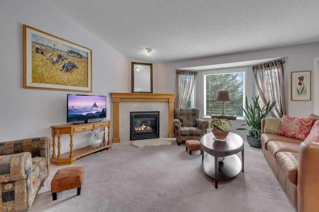 180 Valley Ridge Heights NW